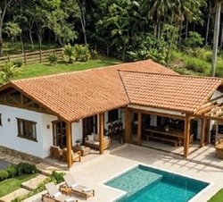 Casa térrea com piscina e área externa integrada
